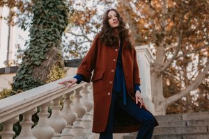 outfit cu palton de dama