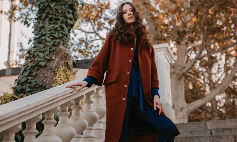 outfit cu palton de dama